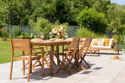 Miliboo Ausziehbarer Gartentisch mit integrierter Verlängerung aus Massivholz B180-240 cm MAYEL* Ausziehtische|Gartentische