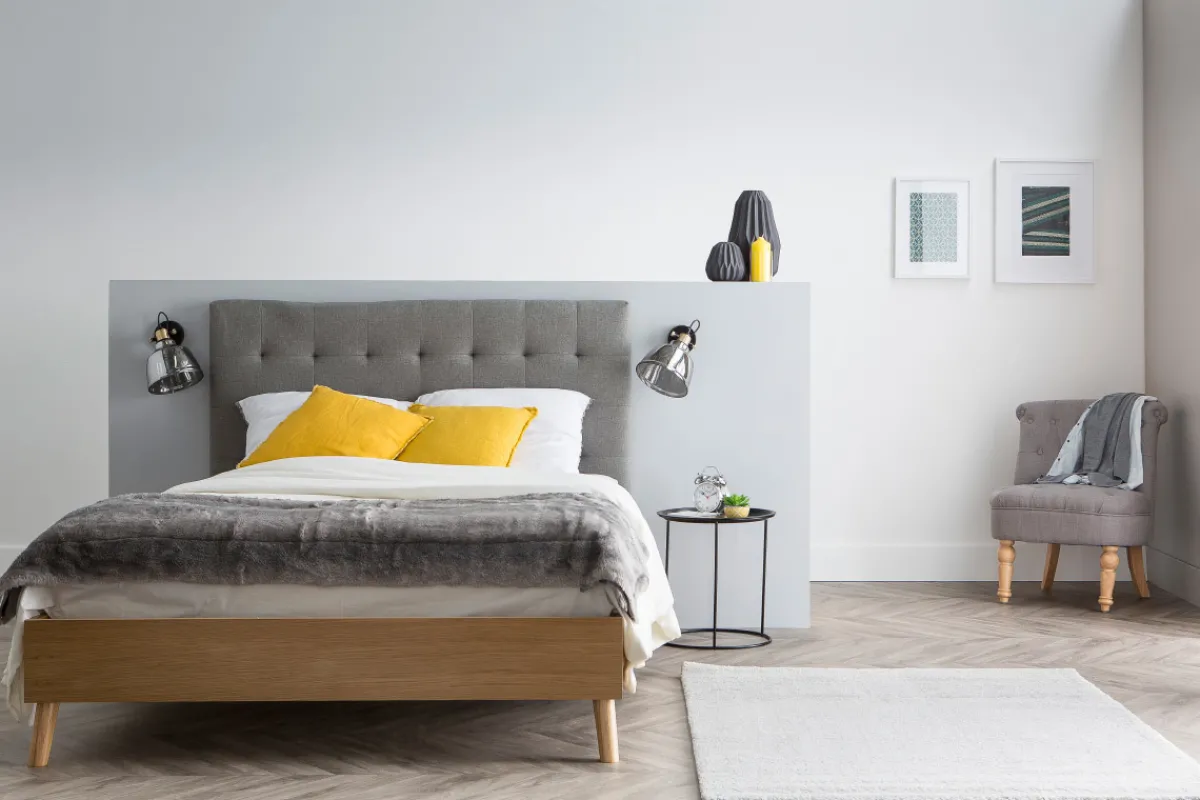Miliboo Bett für Erwachsene Skandinavisch Holz und Stoff Grau 160 x 200 cm LYNN* Betten Für Erwachsene