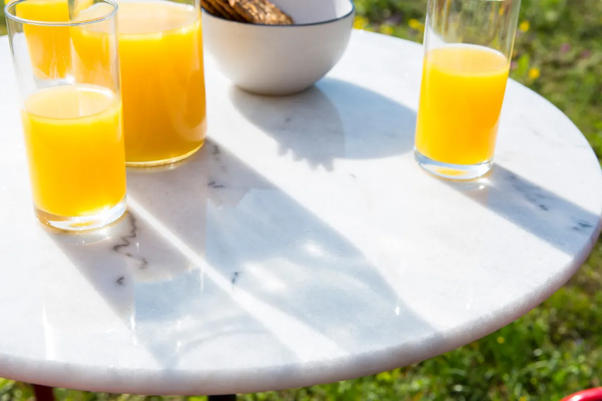 Miliboo Bistro-Tisch aus weißem Marmor und schwarzem Metall CONTY* Bartische/ Bar|Gartentische