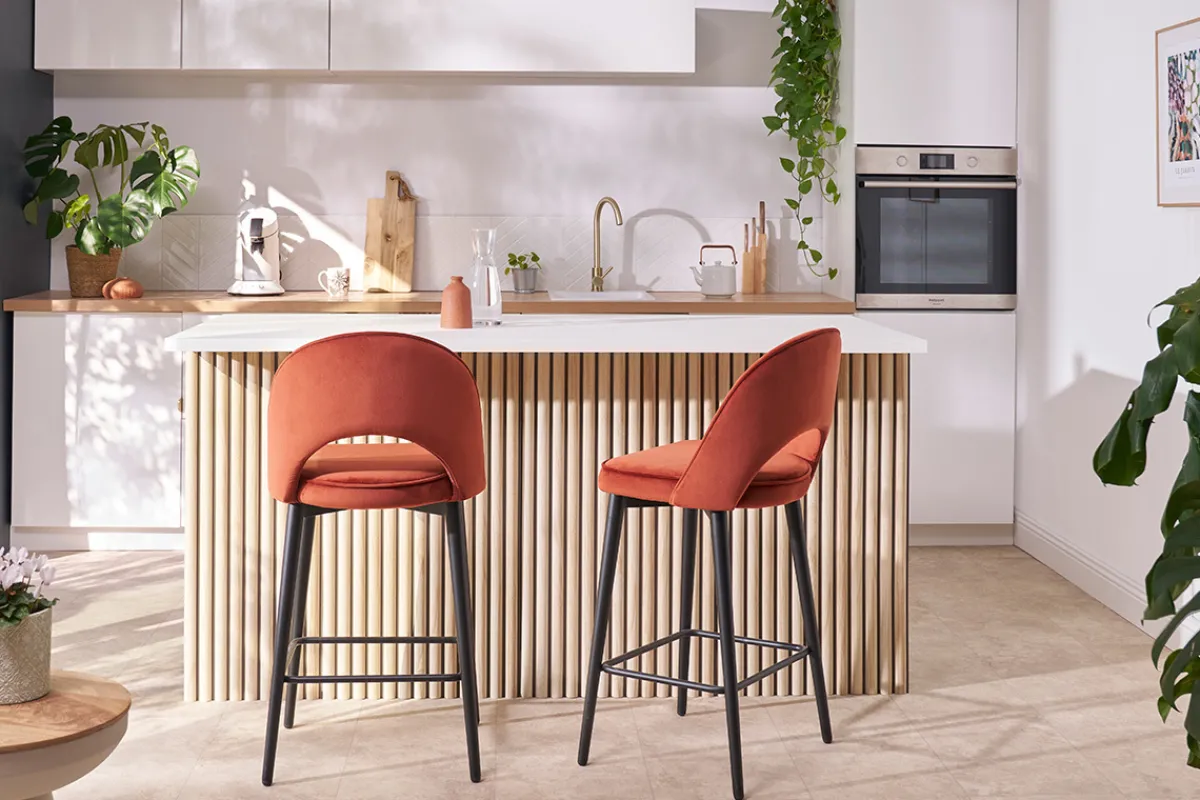 Miliboo Design-Barhocker aus terracottafarbenem Samt und Metall H69 cm BELLEROSE* Barhocker