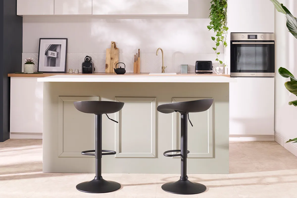 Miliboo Design-Barhocker Schwarz mit Metallbeinen (2 Stk.) PEBBLE* Barhocker