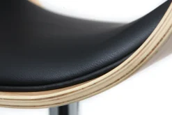 Miliboo Design-Barhocker Schwarz und helles Holz BENT* Barhocker
