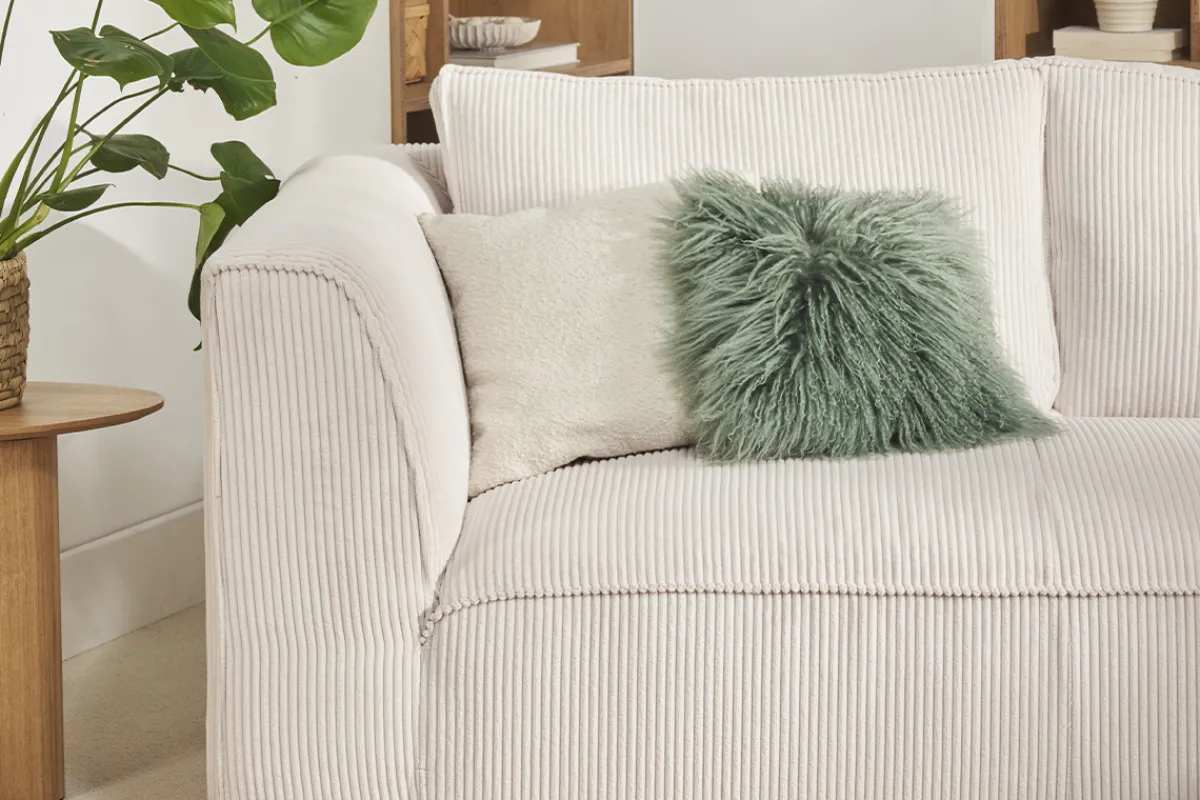 Miliboo Design-Ecksofa rechtseitig aus geripptem, écrufarbenem Samtstoff 3-4 Sitzer PANAM* Ecksofas