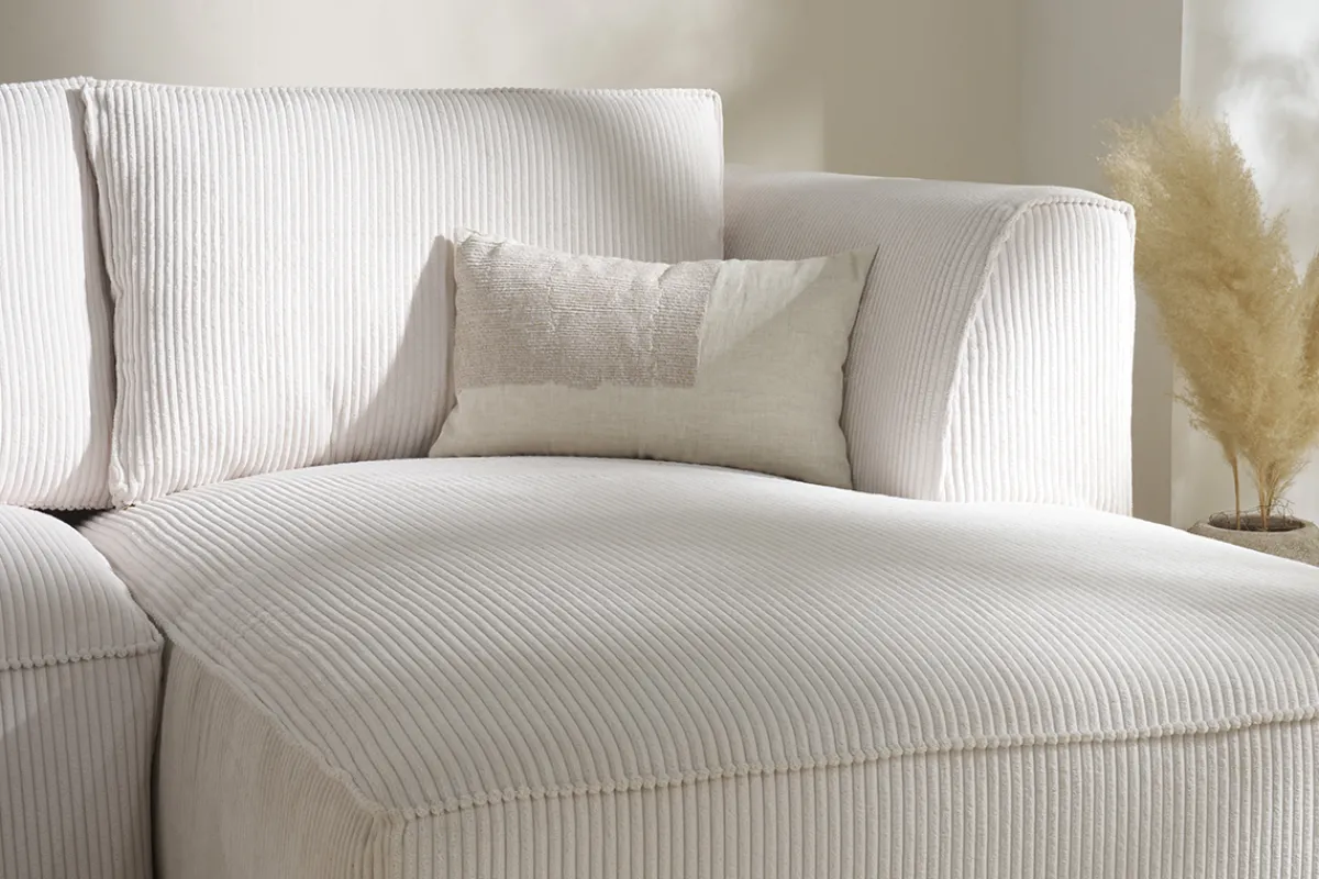 Miliboo Design-Ecksofa rechtseitig aus geripptem, écrufarbenem Samtstoff 3-4 Sitzer PANAM* Ecksofas