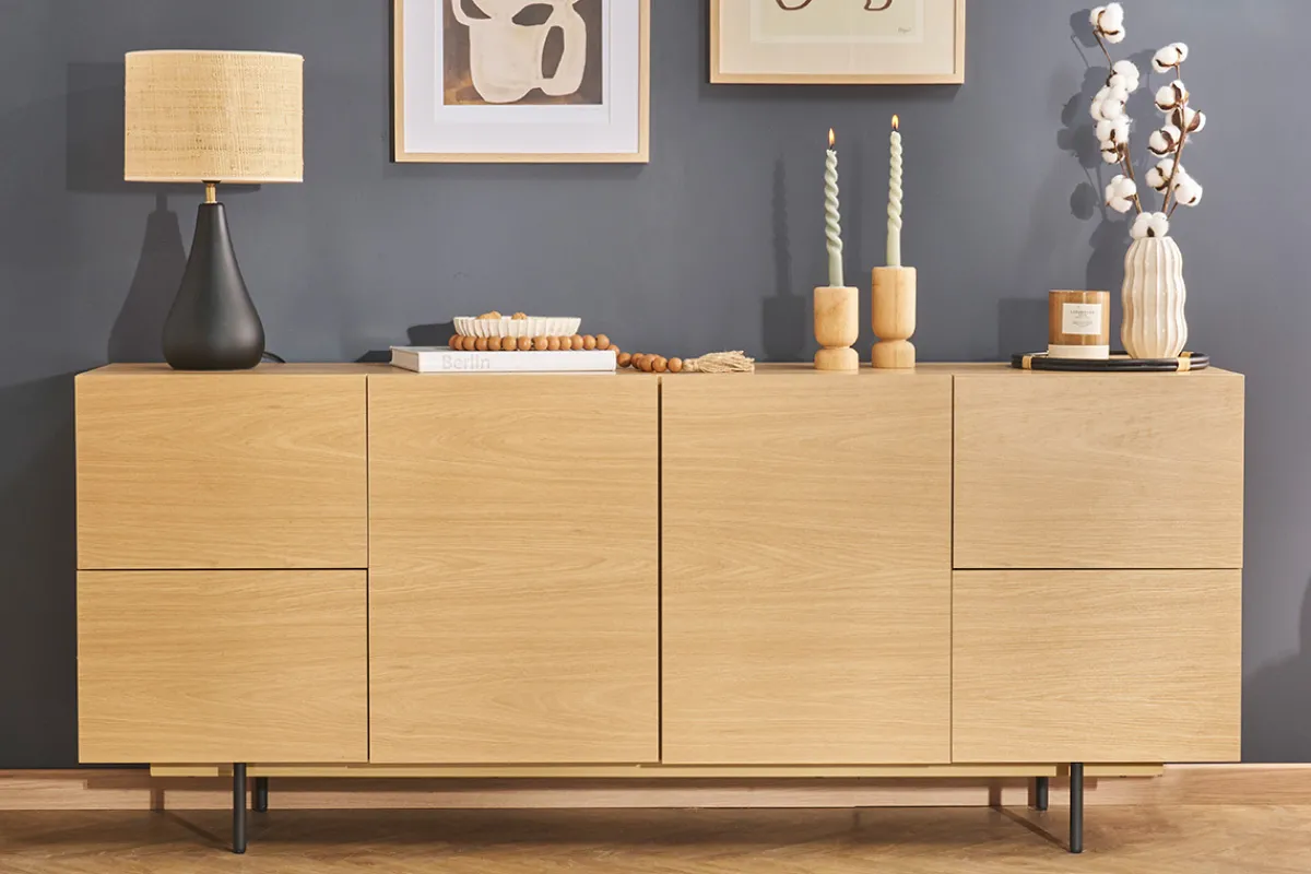 Miliboo Design-Sideboard aus hellem Eichenfurnier und schwarzem Metall, 2 Türen, 4 Schubladen B180 cm ALASKA* Sideboards