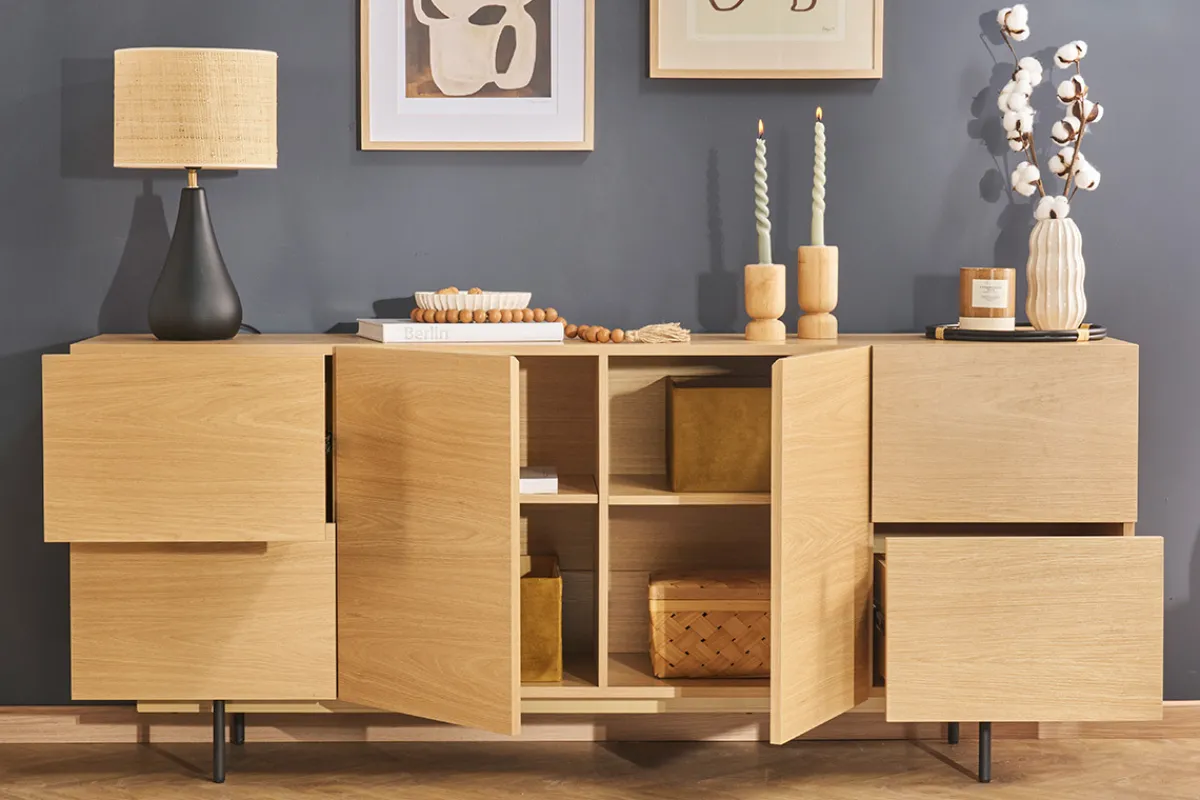 Miliboo Design-Sideboard aus hellem Eichenfurnier und schwarzem Metall, 2 Türen, 4 Schubladen B180 cm ALASKA* Sideboards