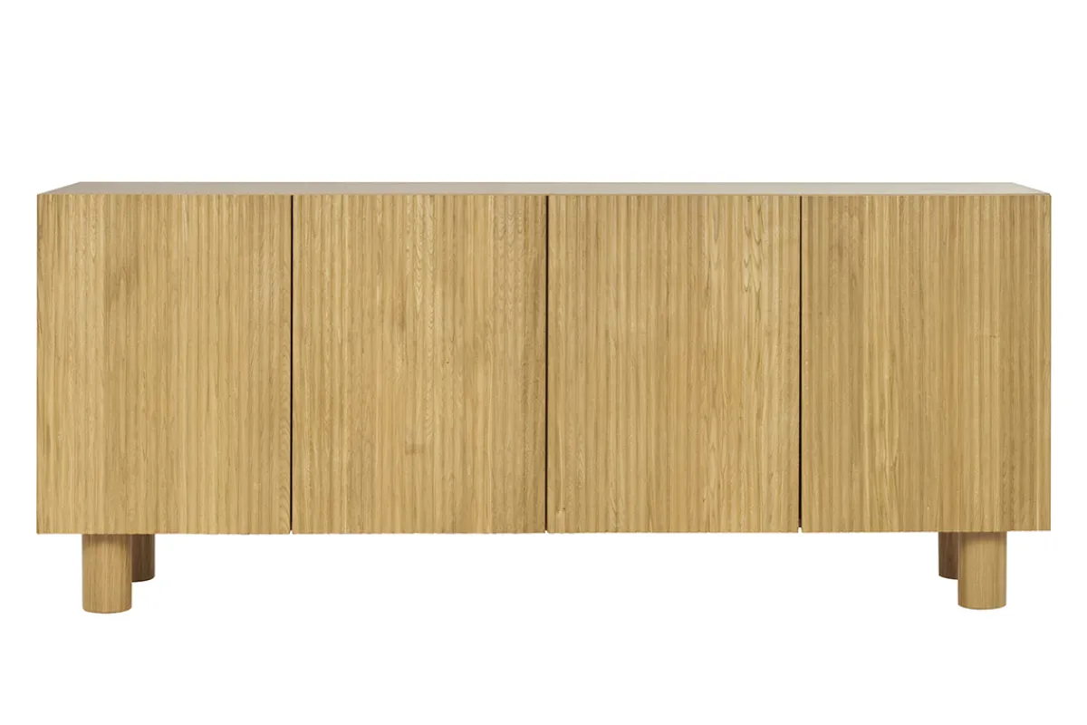 Miliboo Design-Sideboard aus hellem, massiver Eiche mit Gravur 4-türig B180 cm GOSHI* Sideboards