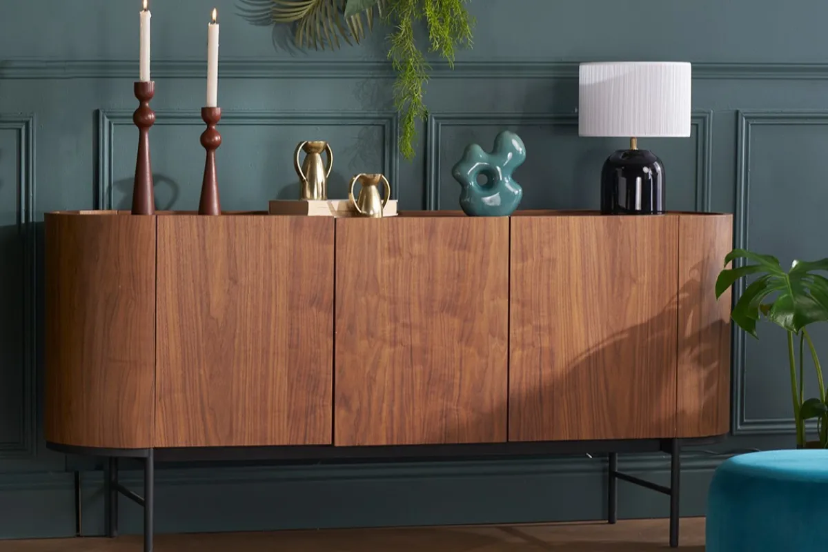 Miliboo Design-Sideboard dunkles Walnussfurnier und schwarzes Metall 3 Türen B160 cm SKYE* Sideboards