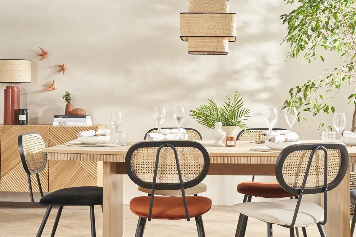 Miliboo Design-Stühle aus schwarzem Samtstoff, Metall und naturfarbenem Rattangeflecht (2er-Set) TOLMA* Design-stühle