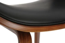 Miliboo Design-Stuhl Schwarz und dunkles Holz Nussbaum BENT* Design-sessel|Design-stühle