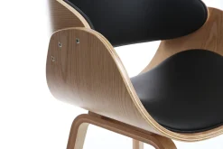 Miliboo Design-Stuhl Schwarz und helles Holz BENT* Design-sessel|Design-stühle