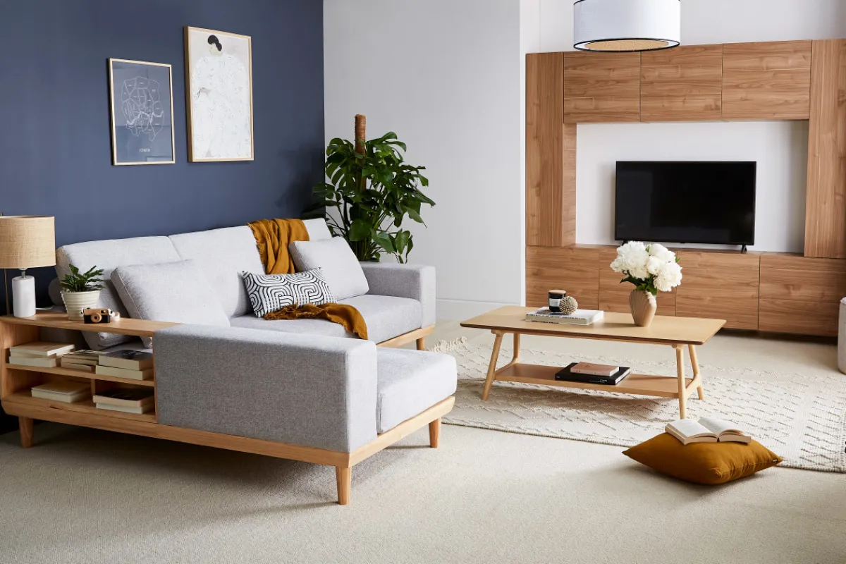 Miliboo Ecksofa 5-Sitzer mit Stauraum hellgrauer Stoff mit strukturiertem Samteffekt und helles Holz KOMAO.* Ecksofas