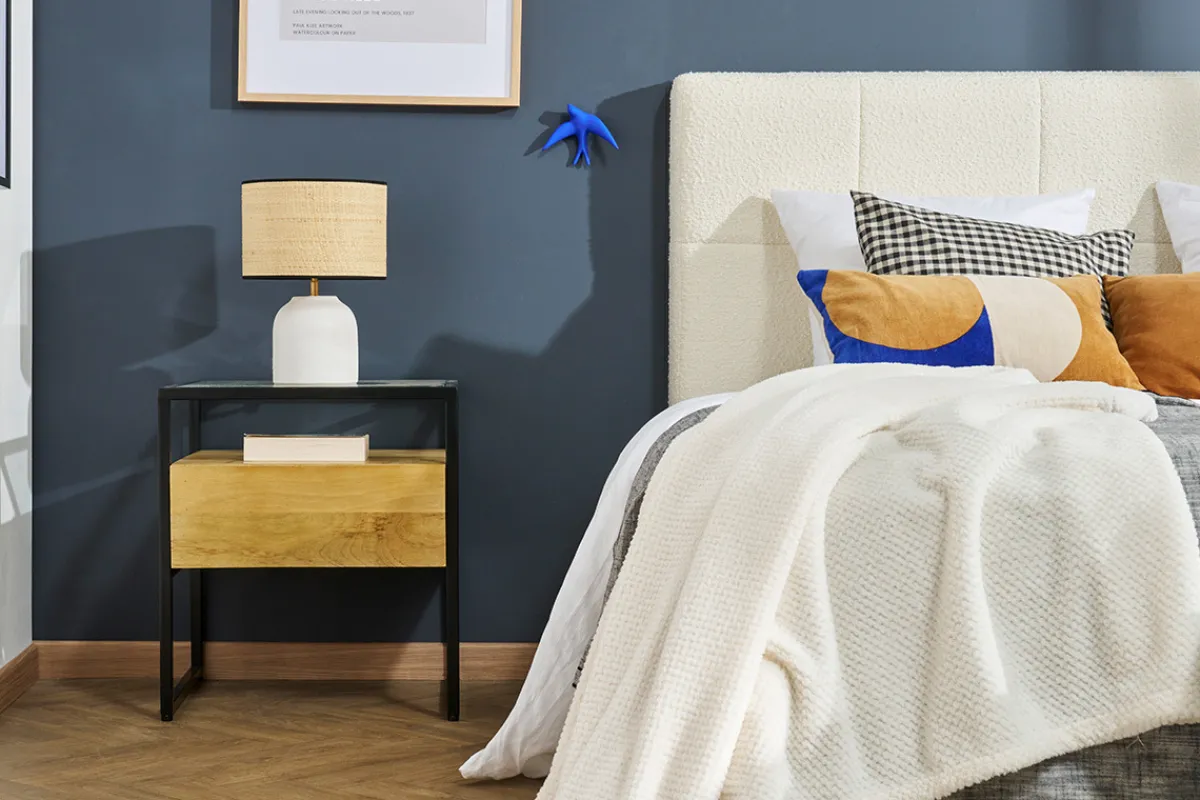 Miliboo Nachttisch mit Schublade aus massivem Mangoholz, Glas und schwarzem Metall B50 cm DIYA* Nachttische