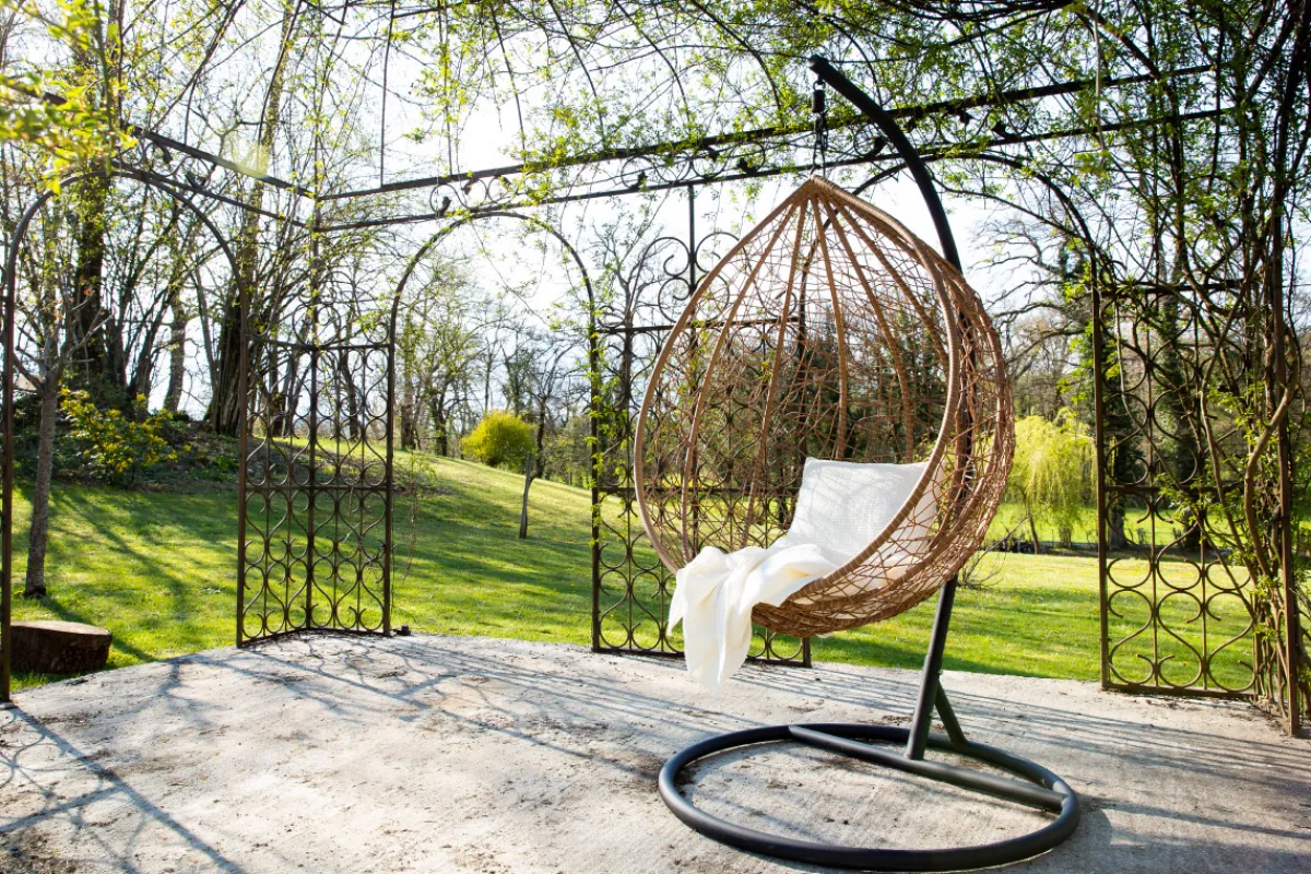 Miliboo Ovaler Hängesessel aus Kunststoff im Rattanstil MOJO* Design-sessel|Sessel