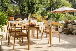 Miliboo Rechteckiger Gartentisch aus Massivholz L180 cm AKIS* Gartentische