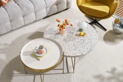 Miliboo Runder Couchtisch aus Terrazzo und goldfarbenes Metall D81 cm MEZZO* Couchtische