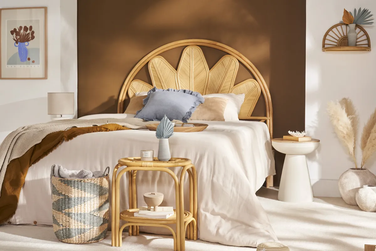 Miliboo Runder Design-Beistelltisch mit Ablage aus hellbeigem Metall und massivem Mangoholz H52 cm TAM* Beistelltische