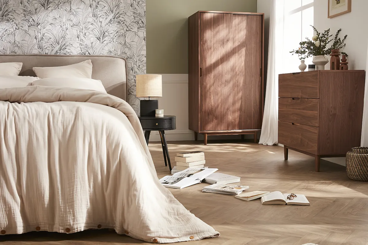 Miliboo Runder Vintage-Nachttisch aus Holz, schwarzem Metall und goldfarbenen Details KORAL* Nachttische