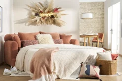 Miliboo Schlafsofa 3-4 Sitzer in terracottafarbenem Stoff mit Samteffekt und abziehbarem Bezug SACHA* Schlafsofas