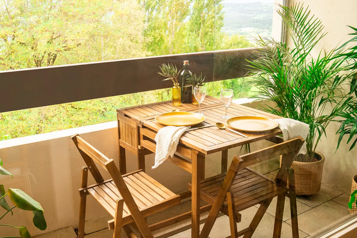 Miliboo Set aus 2 Klappstühlen und 1 klappbaren Balkontisch mit Stauraum aus Massivholz PRADO* Gartentische