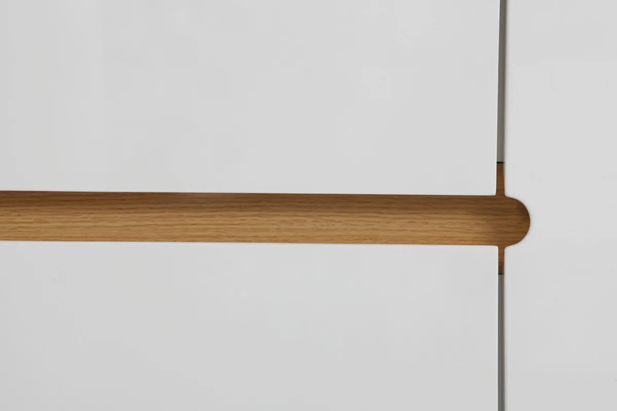 Miliboo Sideboard Skandinavienstil Weiß glänzend und Esche 160 cm MELKA* Sideboards