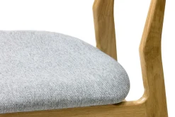 Miliboo Skandinavische Stühle aus graumeliertem Stoff mit Samteffekt und hellem Holz aus massiver Eiche (2er-Set) MAYA* Design-stühle