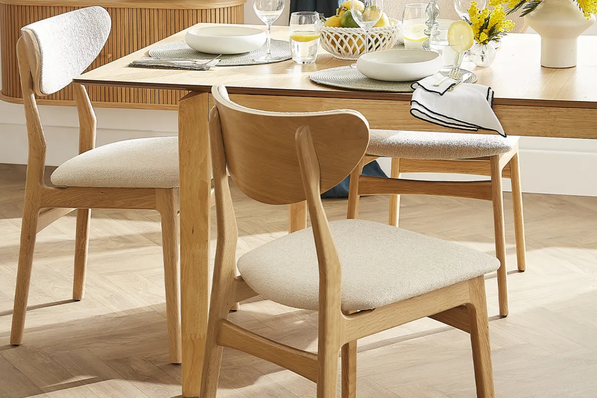 Miliboo Skandinavische Stühle aus graumeliertem Stoff mit Samteffekt und hellem Holz aus massiver Eiche (2er-Set) MAYA* Design-stühle