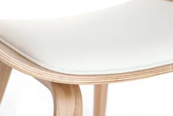 Miliboo Skandinavischer Armstuhl, weiß und helles Holz OKTAV* Design-sessel|Design-stühle