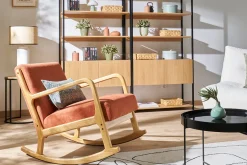 Miliboo Skandinavischer Schaukelstuhl aus rostbraunem Stoff mit Samteffekt und hellem Massivholz DERRY* Sessel