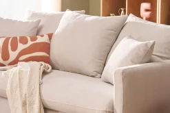 Miliboo Skandinavisches Schlafsofa aus beigem Stoff mit Samteffekt und hellem Holz 3-Sitzer LOUISE* Schlafsofas