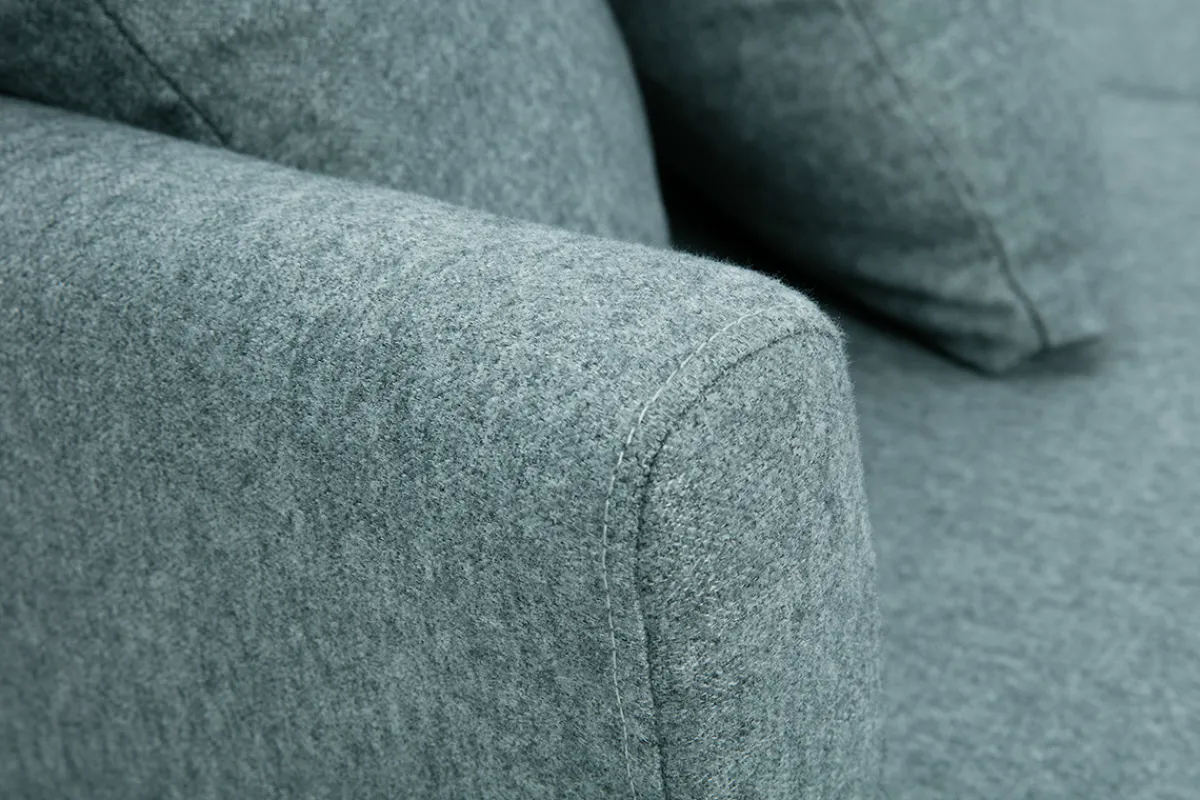 Miliboo Skandinavisches Sofa aus graugrünem Stoff mit Samteffekt und hellem Holz 2-Sitzer OSLO* Design-sofas