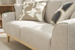 Miliboo Skandinavisches Sofa aus beigem Stoff mit Samteffekt und hellem Holz 3-Sitzer FREEMA* Design-sofas