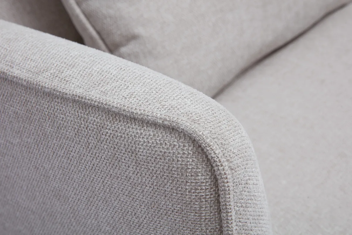 Miliboo Skandinavisches Sofa aus beigem Stoff mit Samteffekt und hellem Holz 3-Sitzer CLAYTON* Design-sofas