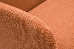 Miliboo Skandinavisches Sofa aus rostbraunem Stoff mit Samteffekt und hellem Holz 2-Sitzer ISKO* Design-sofas