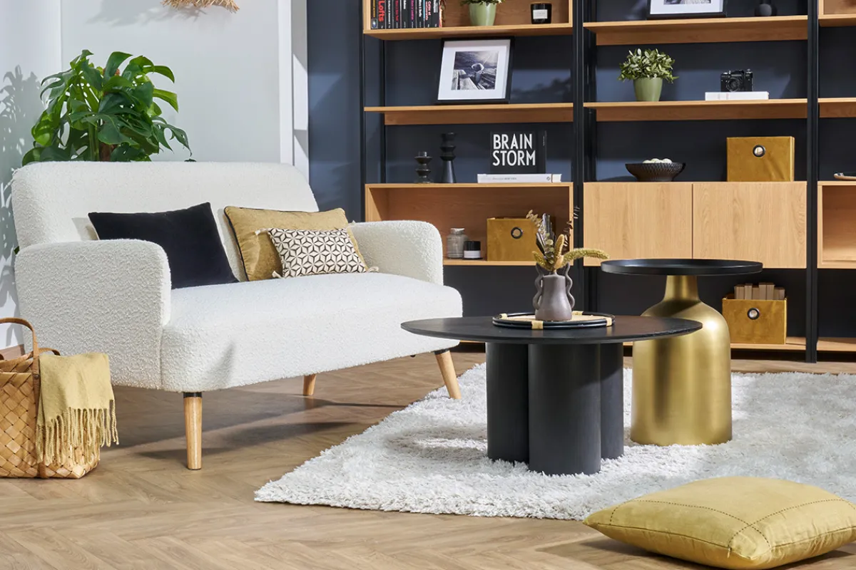 Miliboo Skandinavisches Sofa 2-Sitzer aus weißem Stoff mit Bouclé-Wolleffekt und hellem Holz ISKO* Design-sofas