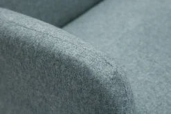 Miliboo Skandinavisches Sofa 2-Sitzer aus grüngrauem Stoff und hellem Holz ISKO* Design-sofas