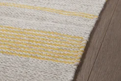 Miliboo Teppich / Bettvorleger rechteckig beige mit gelben Streifen 140 x 200 cm CABOURG* Teppiche|Alle Dekoration