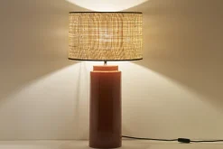 Miliboo Tischleuchte aus emaillierter Keramik in Terracotta mit Lampenschirm aus naturfarbenem Bast H64 cm MAJES* Tischlampe|Tischlampe