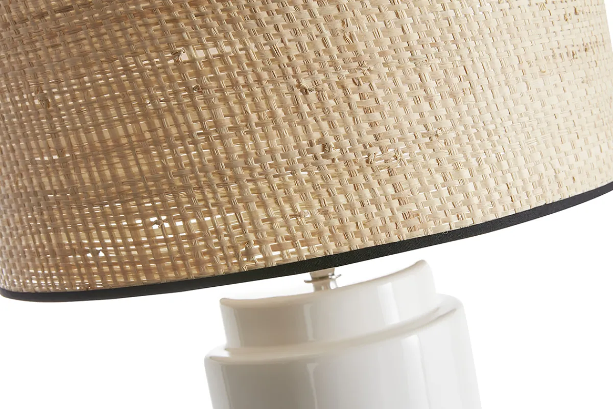 Miliboo Tischleuchte aus emaillierter Keramik in Weiß mit Lampenschirm aus naturfarbenem Bast H64 cm MAJES* Tischlampe|Tischlampe