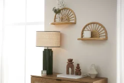 Miliboo Tischleuchte aus emaillierter Keramik in Grün mit Lampenschirm aus naturfarbenem Bast H64 cm MAJES* Tischlampe|Tischlampe