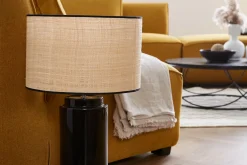 Miliboo Tischleuchte aus emaillierter Keramik in Schwarz mit Lampenschirm aus Bast MAJES* Tischlampe|Tischlampe
