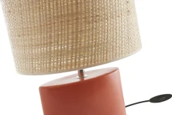 Miliboo Tischleuchte aus Keramik in Terracotta mit Lampenschirm aus naturfarbenem Bast H40 cm TIGA* Tischlampe|Tischlampe