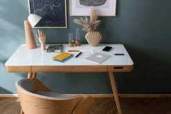 Miliboo Vernetzter Multimedia-Schreibtisch - transparentes Glas und weißes Metall CLEVER* Design-schreibtische