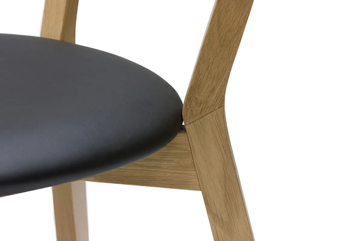Miliboo Vintage-Stühle aus hellem Holz mit Eichenfurnier und schwarzem Stoff (2er-Set) DOVE* Design-stühle