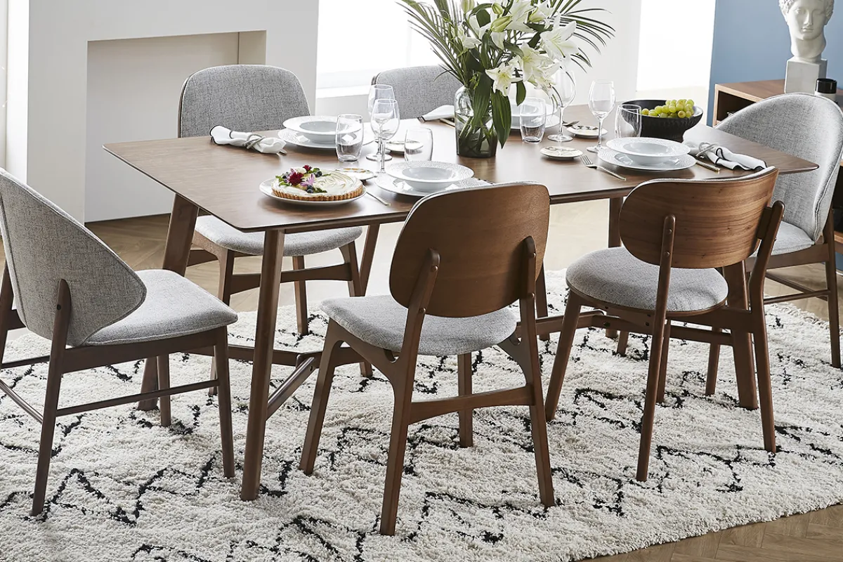 Miliboo Vintage-Stühle mit hellgrauem Stoff und dunklem Holz (2er-Set) SOQUETTE* Design-stühle|Holzstühle
